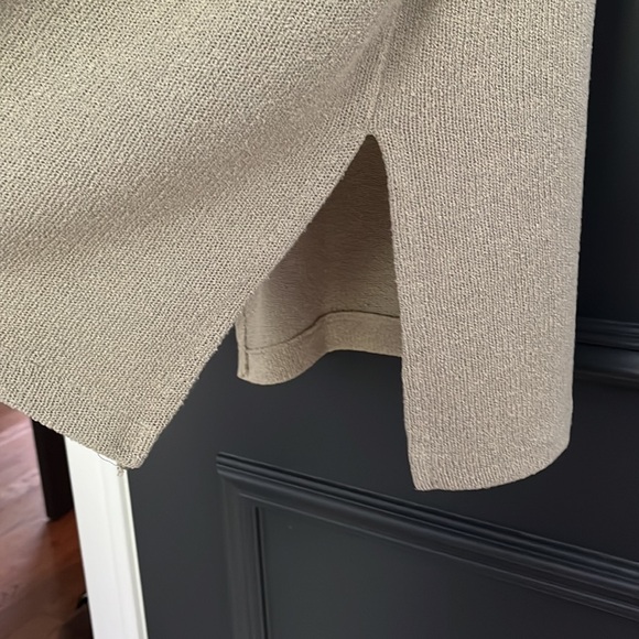 H&M tan tank top made for summer - Picture 4 of 5